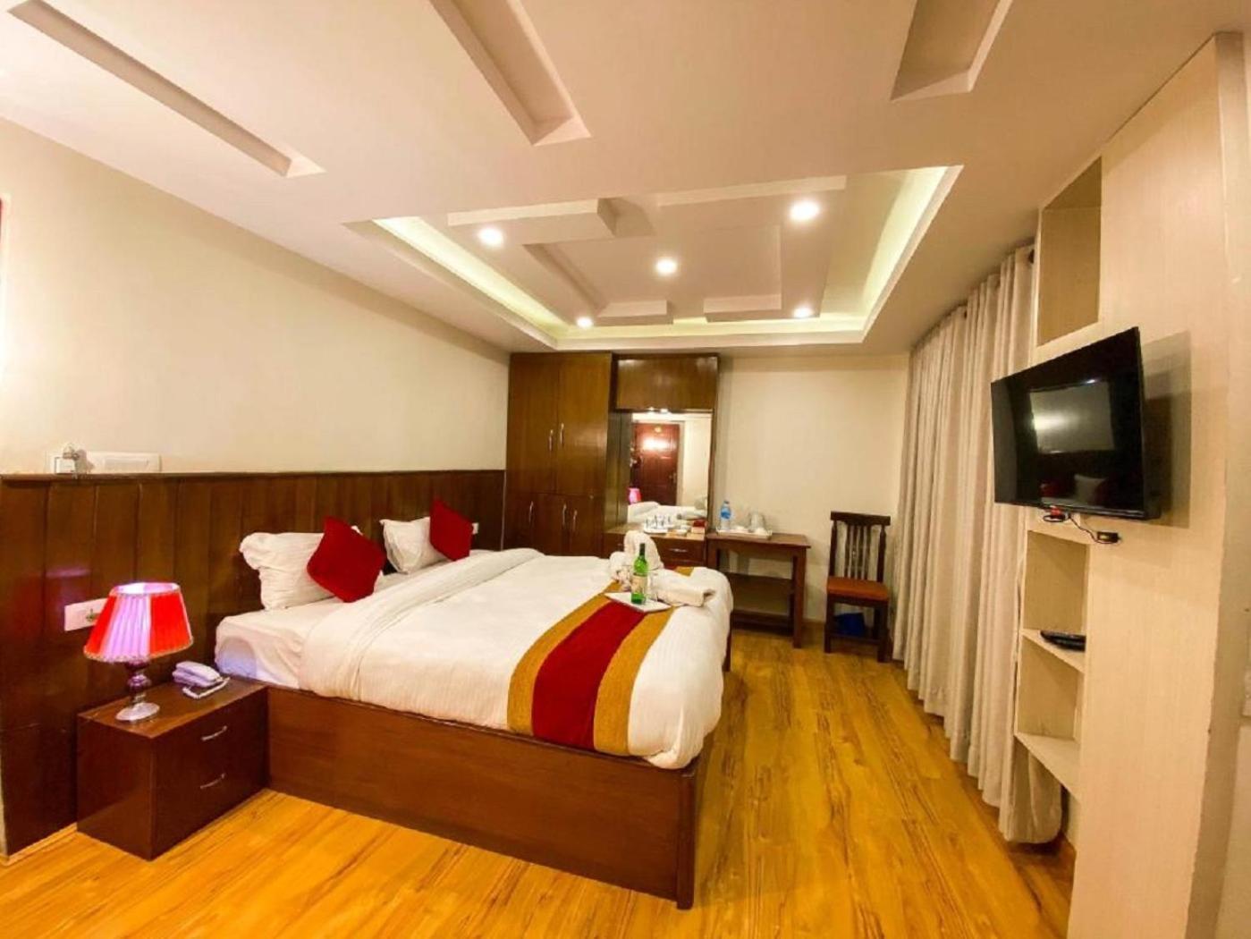 Hotel Linda Suites Near International Airport By La Casa New Delhi Buitenkant foto