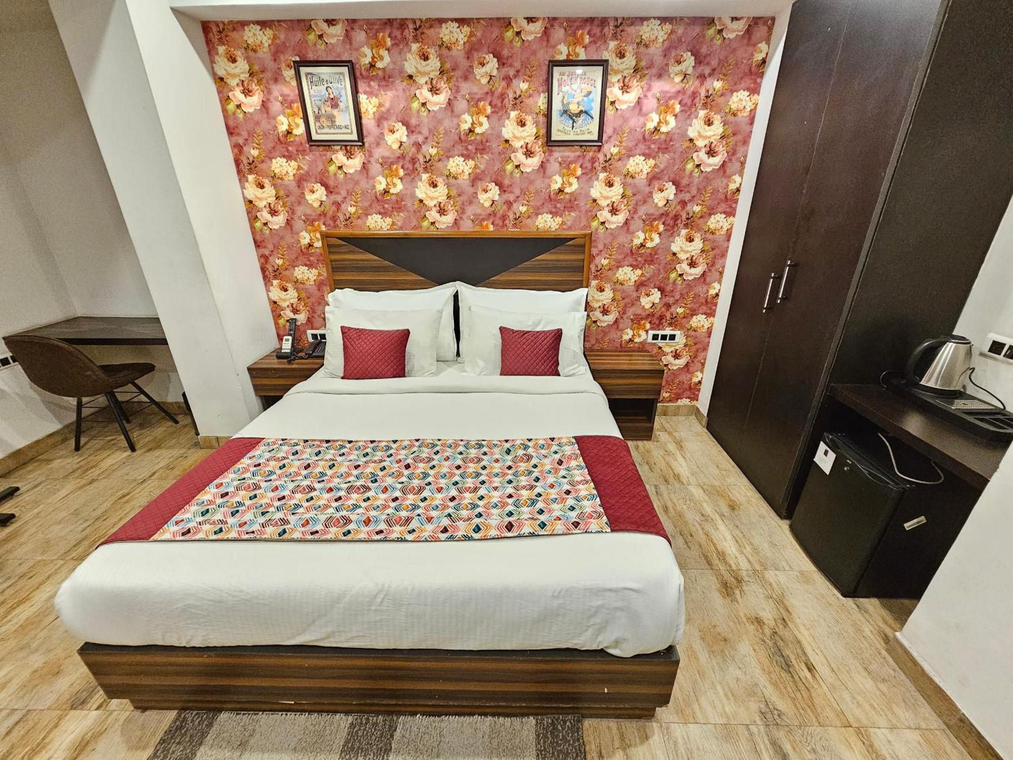 Hotel Linda Suites Near International Airport By La Casa New Delhi Buitenkant foto