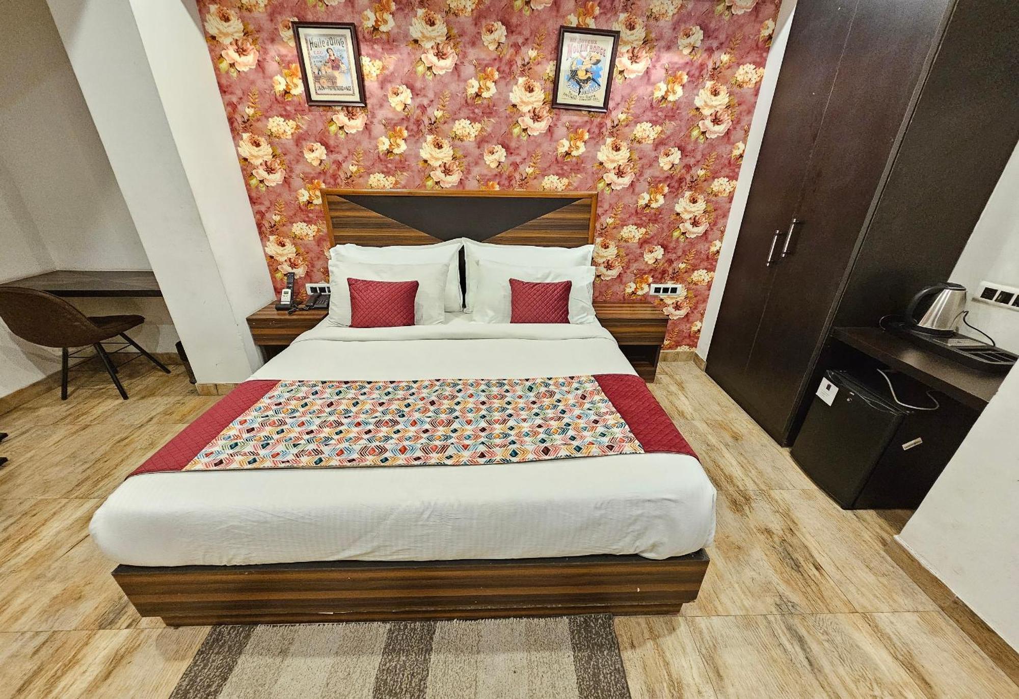 Hotel Linda Suites Near International Airport By La Casa New Delhi Buitenkant foto